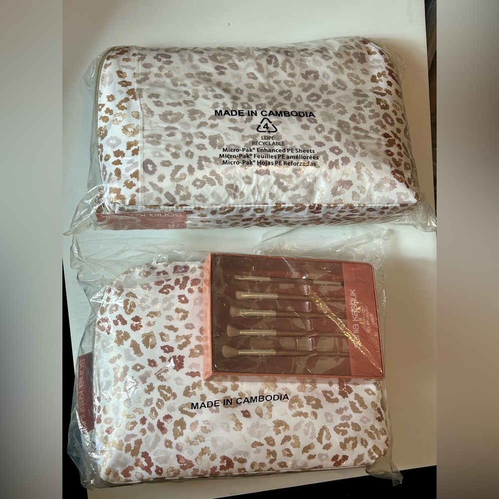 Sonia Kashuk Cosmetic Bags & Eye Brush Set
(250) - Picture 7 of 7